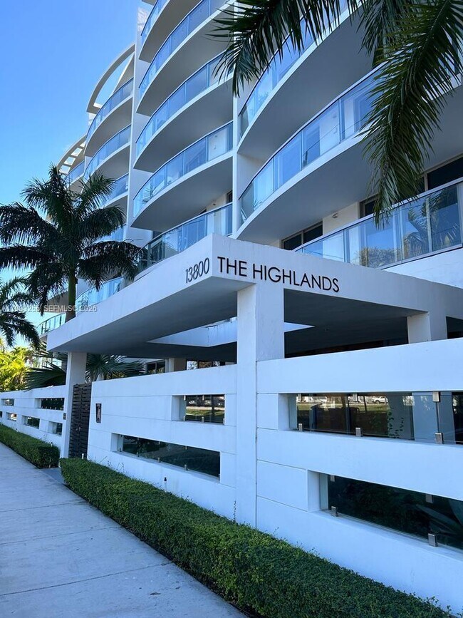 Building Photo - 13800 Highland Dr