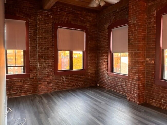 Building Photo - 67 Washington St