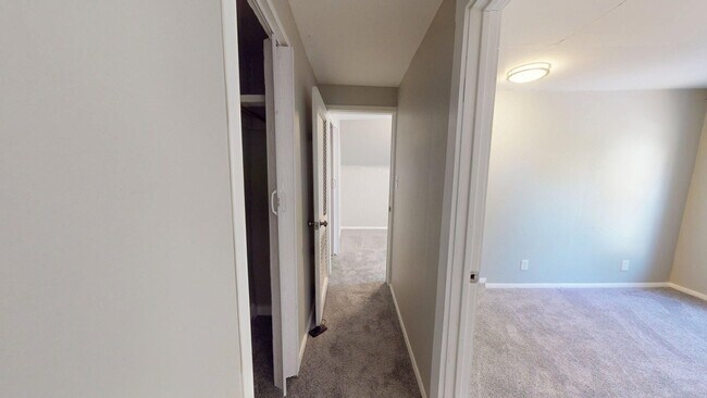 Building Photo - Cudell/West Blvd neighborhood; 4 bedroom/1 bath single family house for rent!