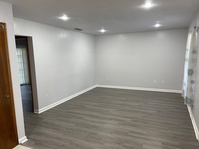 Building Photo - 5722 Lumberjack Ln