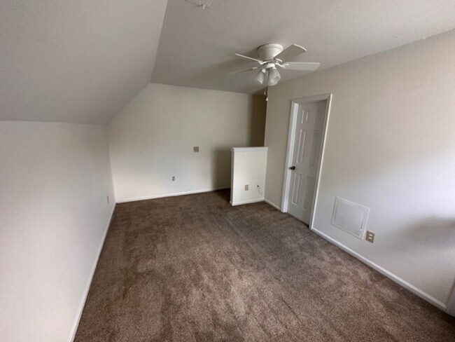 Building Photo - 17/18