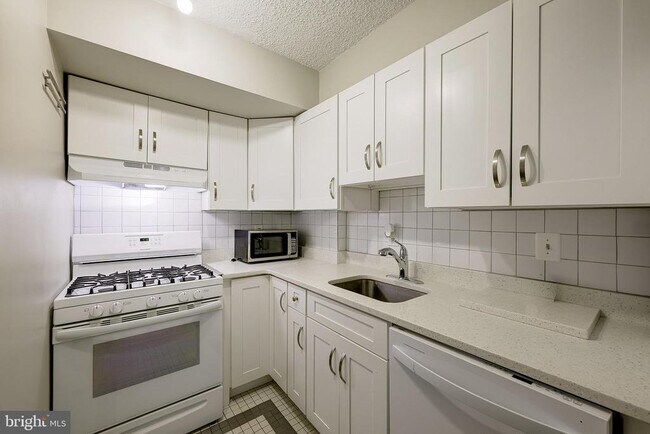 Building Photo - 1245 13th St NW