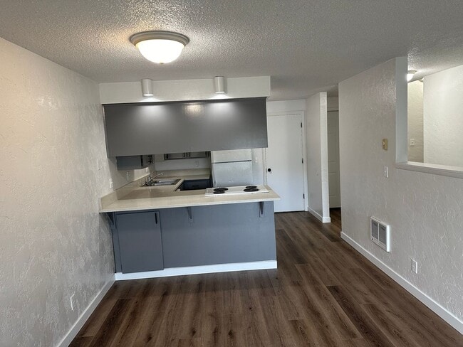 Building Photo - Updated 2 bedroom, 1 bath with garage!