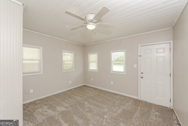 Building Photo - 1255 Skyhaven Rd SE