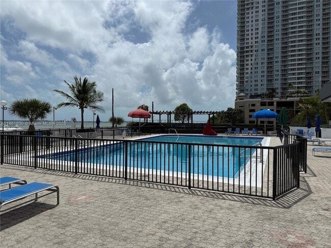 Building Photo - 801 Brickell Bay Dr