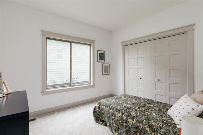 Building Photo - EXECUTIVE RANCH!! 4 Bed, 3 Bath Home in Waukee