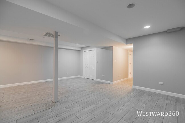 Building Photo - 1906 W 17th St