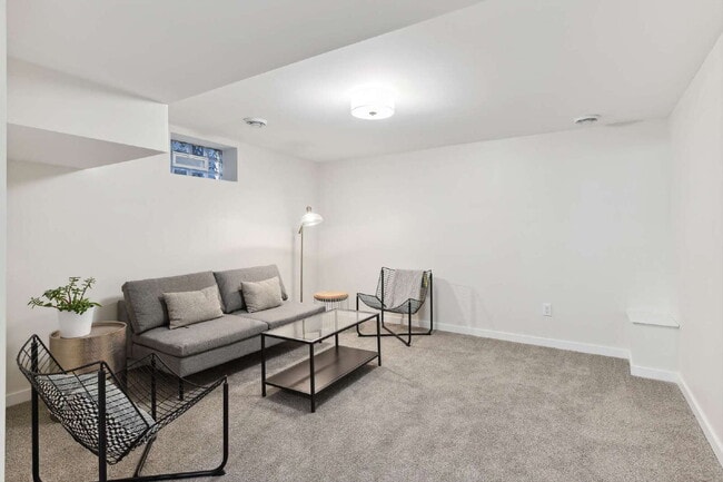 Building Photo - Charming 3-Bed Duplex in Vibrant Minneapolis Neighborhood