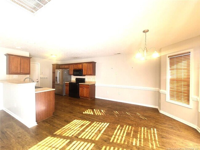 Building Photo - 5215 Woodpecker Dr