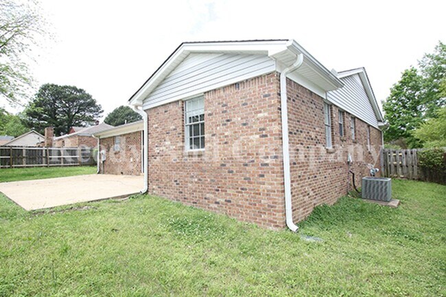 Building Photo - 3685 Bryn Mawr Dr