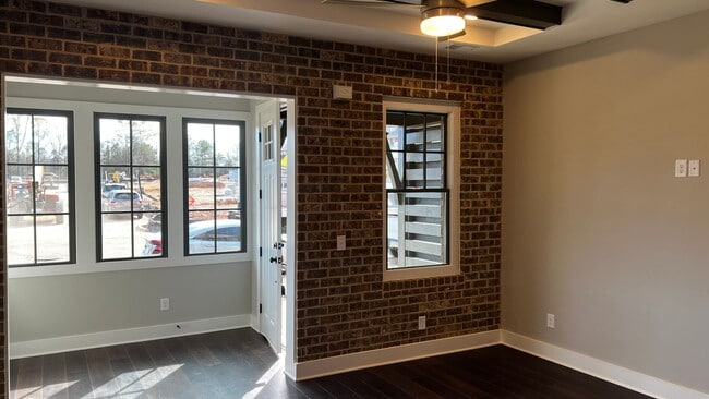 Building Photo - Spain Park Schools 3 Bedroom / 3 Bath Townhouse