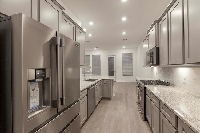 Building Photo - 4042 Champlain Wy