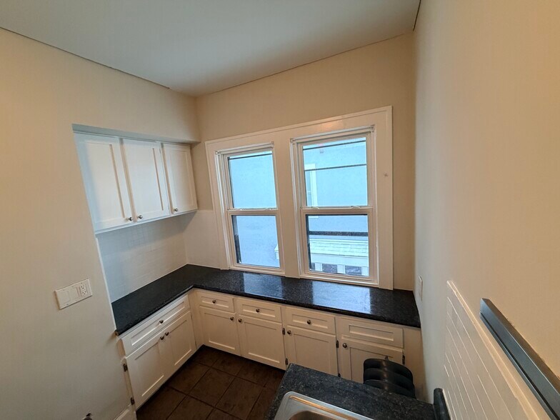 Building Photo - 808 Dayton Ave