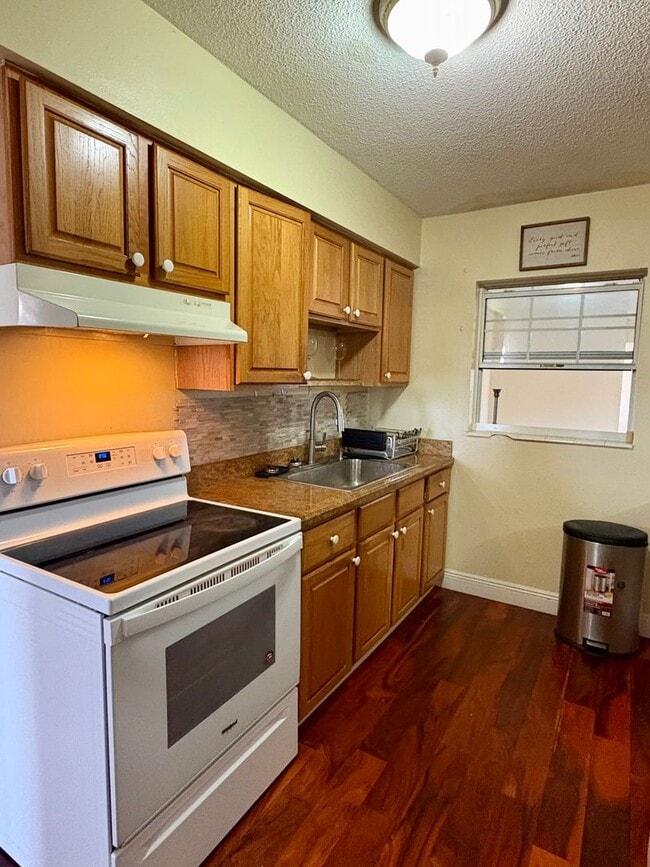 Building Photo - Spacious 3/2 on large lot in Paradise Park (Ft. Pierce) W/ LAWN CARE INCLUDED