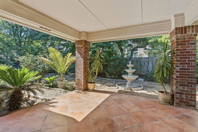 Building Photo - 16305 Almaden Dr