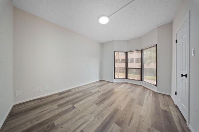 Building Photo - 661 Bering Dr