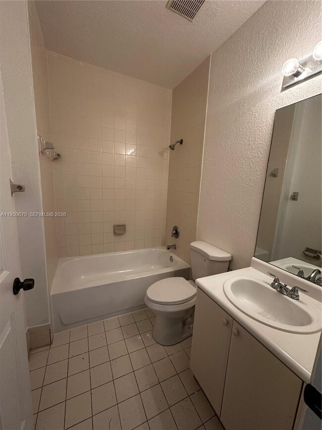 Building Photo - 1440 SE 24th Ct