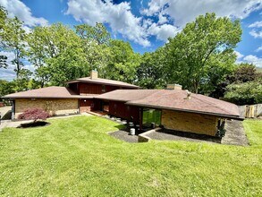 Building Photo - 527 Valewood Ln