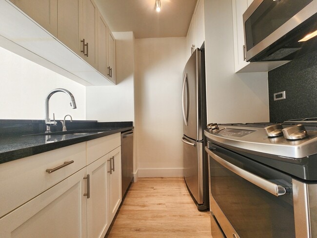 Building Photo - 1735 York Ave