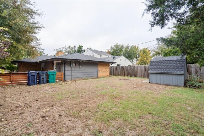 Building Photo - 4705 N Miller Ave