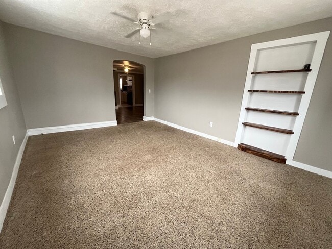 Building Photo - 2 Bed/1 Bath Ranch Home For Rent in Harrisburg, SD!