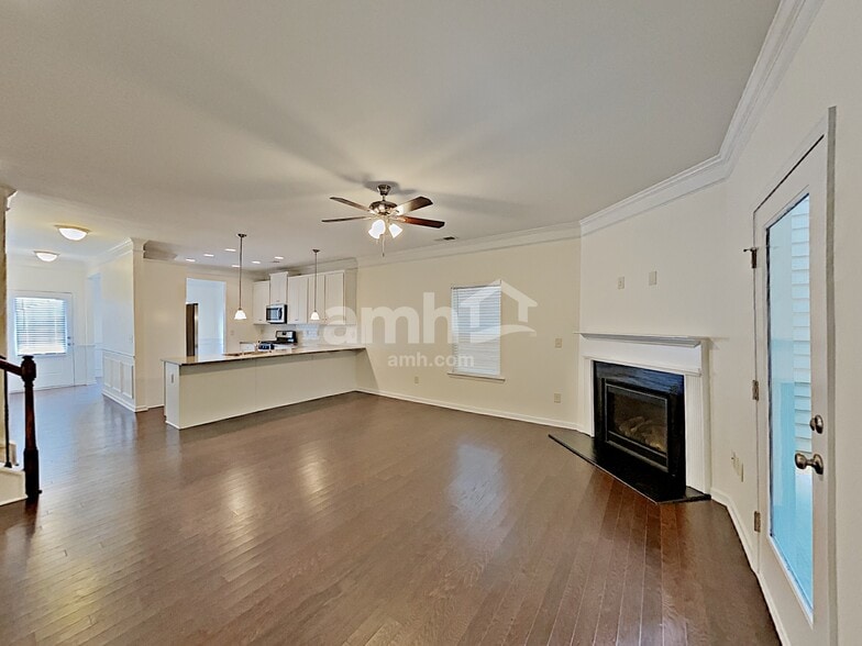 Building Photo - 105 Hickory Village Cir