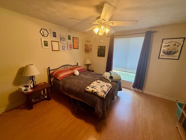 Building Photo - Eastside Home in Quiet Neighborhood