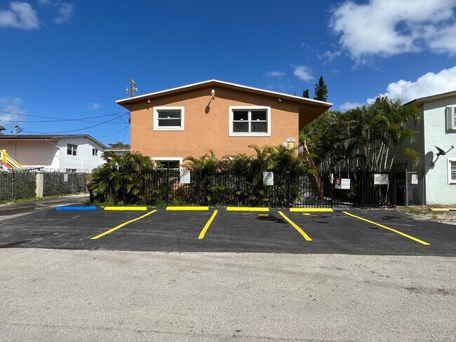 Building Photo - 608 SW 16th Ave