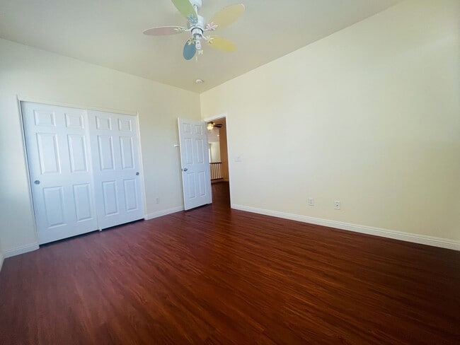 Building Photo - Newly Renovated 5 bd, 3 bth, Loft, w/ down...