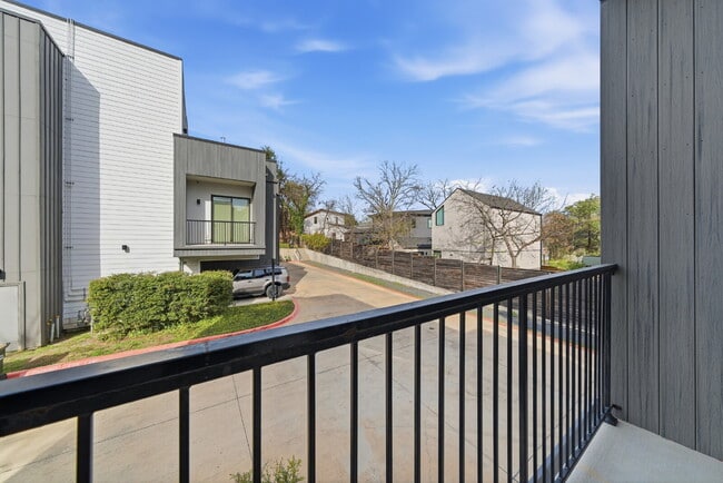 Building Photo - Spacious 3-Bed, 3-Bath Condo with Scenic Views in Vibrant Austin!