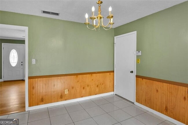 Building Photo - 8941 Ashwood Dr