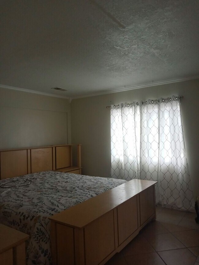 Building Photo - RIO RANCHO-FOUR BEDROOM HOUSE-Furnished