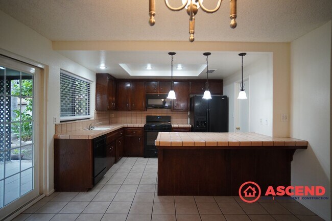 Building Photo - Cozy Southwest 3 Bedroom 2 Bath Home Comin...