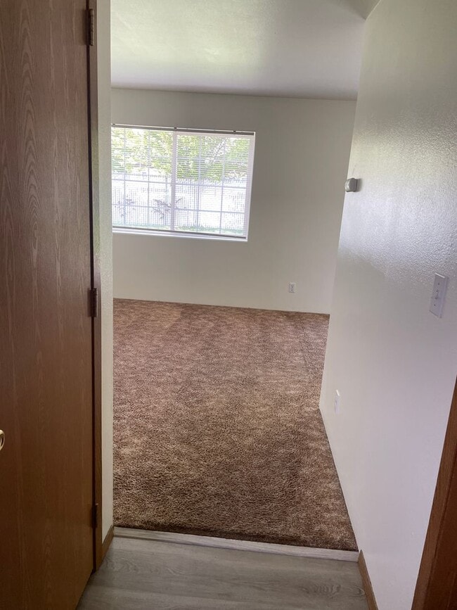 Building Photo - Townhouse Style Duplex for Rent!!