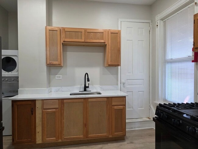 Building Photo - 416 N Broom St