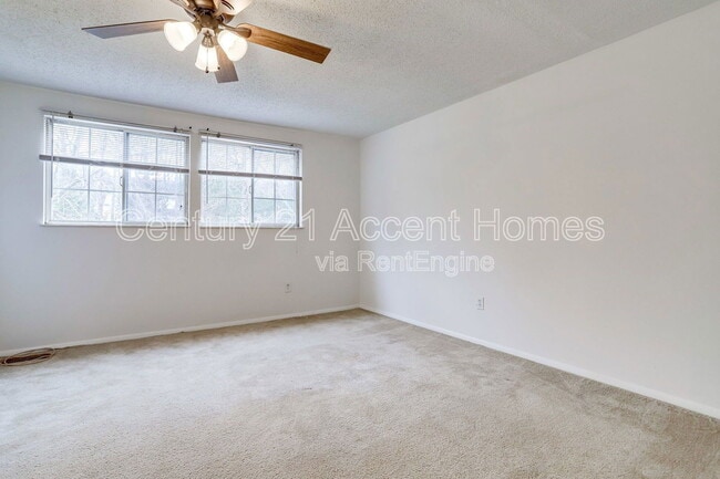 Building Photo - 5328 Larochelle Ct