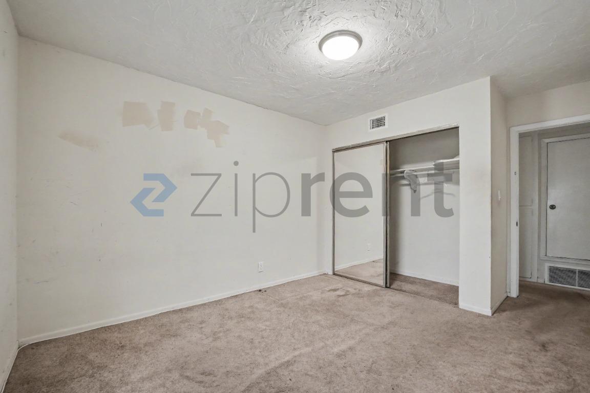 Building Photo - Unit