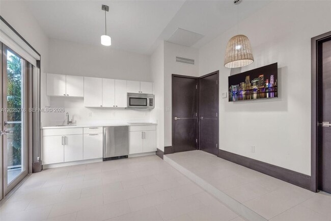 Building Photo - 760 S Mashta Dr
