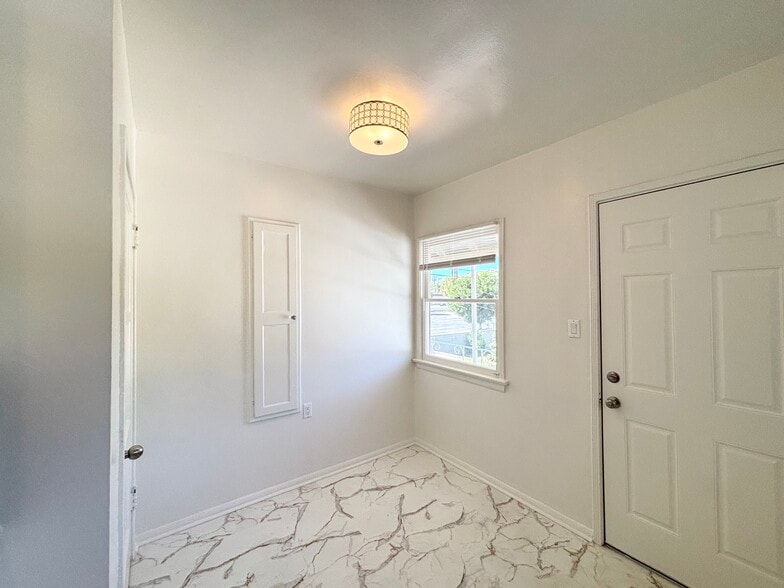 Building Photo - 2338 Keeler St