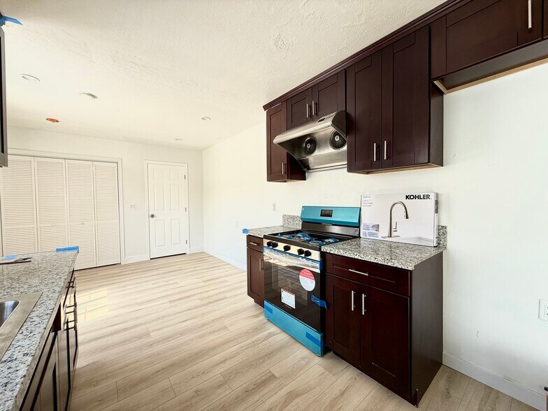 Building Photo - 1219 N Azusa Ave