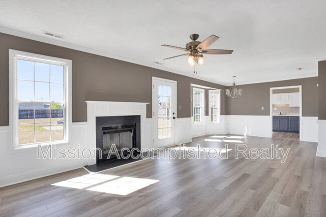 Building Photo - 304 Hawthorn Dr