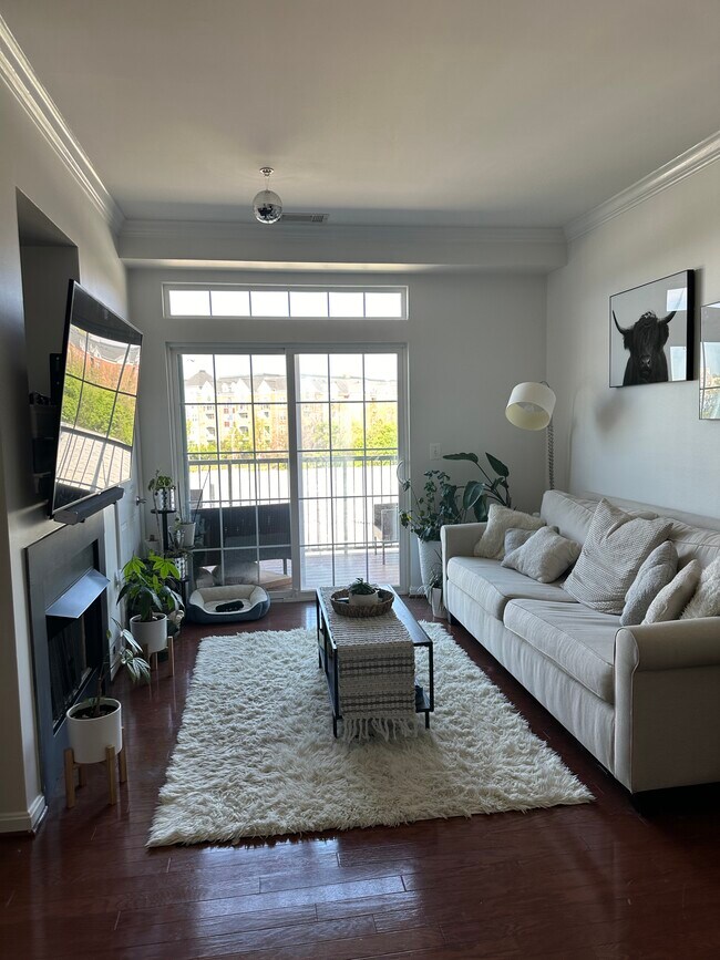 Building Photo - 2465 Army Navy Dr