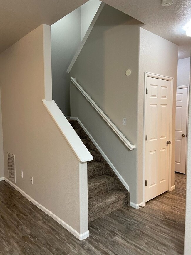 Building Photo - Newly Updated 3Bed/3Bath Townhome Near Ft Carson!