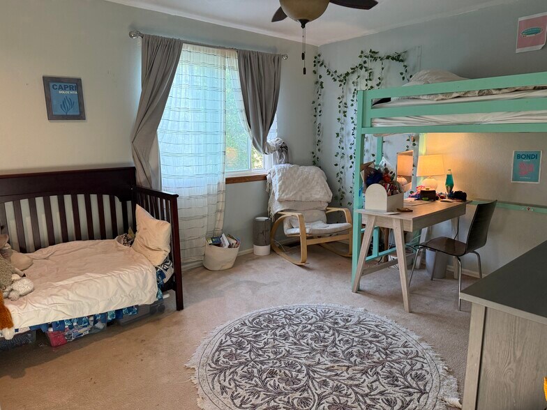 Bed room - 332 Buchanan Ct