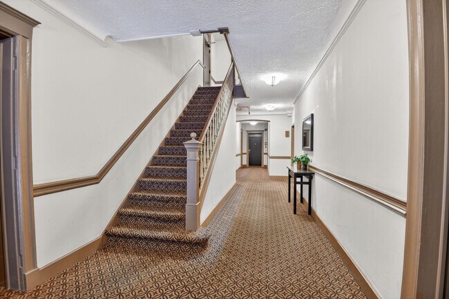 Building Photo - Available Now! 2Bd / 1.5Ba in the Heart of Adams Morgan!