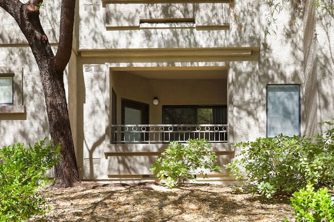 Building Photo - Great 2 Bed, 2 Bath First Story Condo In Northwest Vegas