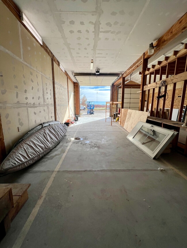 Building Photo - 19 Spotted Horse Rd