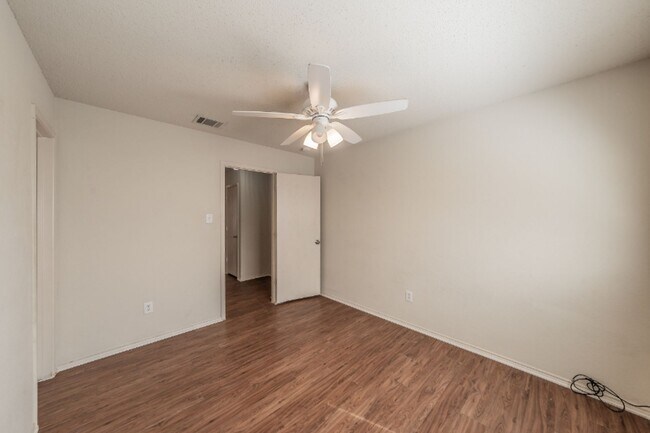 Building Photo - 10325 Bear Hollow Dr