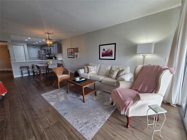 Building Photo - 9410 Poinciana Pl
