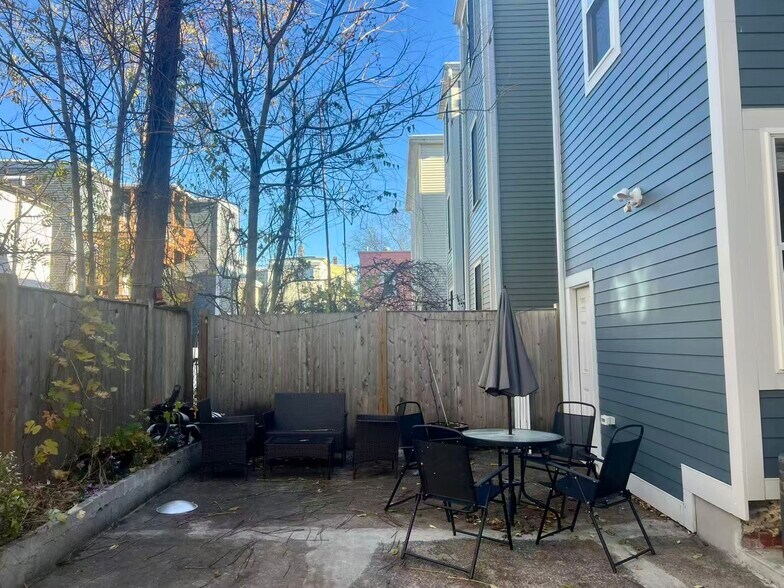 Building Photo - 19 Plymouth St